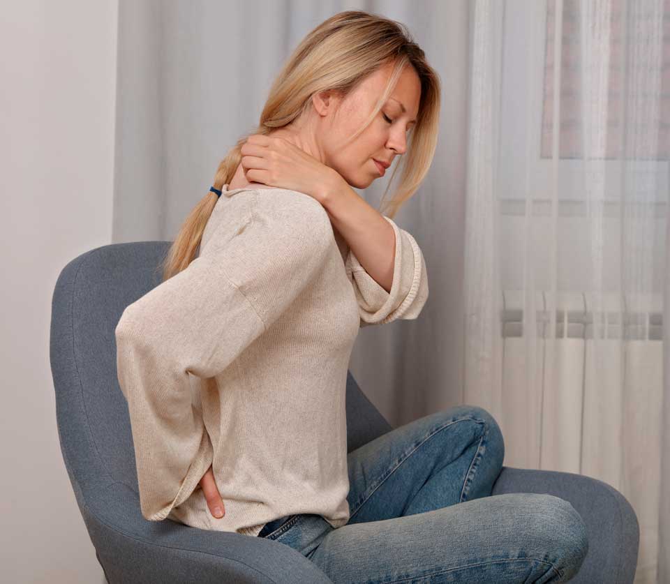 woman experiencing spinal pain